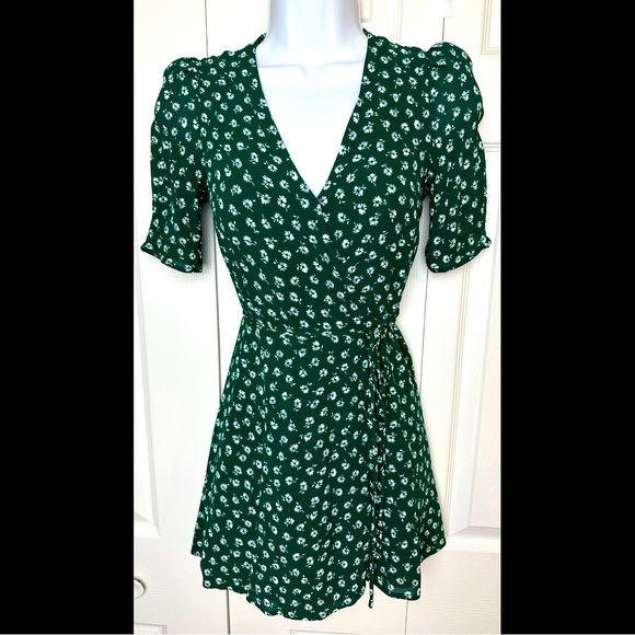 REFORMATION Lucky Mini Dress Chive Emerald Green White Floral Clover Wrap Short - Picture 2 of 15